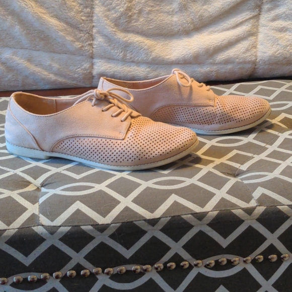 Kelly & Katie Pink Faux Suede Shoes! - Picture 4 of 8